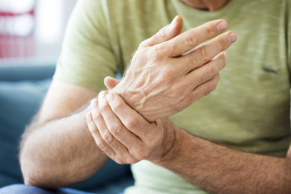 Artrite reumatoide cause, sintomi e trattamenti